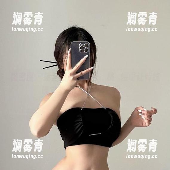 微密圈 - 教室图包大公开，桃沢樱呀让传统课堂变成你的幻想空间。