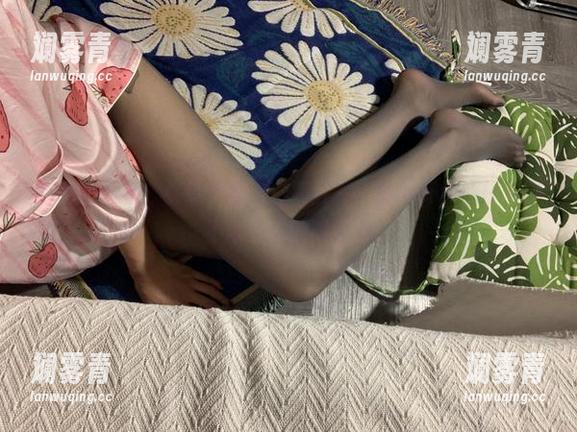 微密圈 - 看，桃脱了的纯白照片——像白开水，却有种不可言喻的吸引力