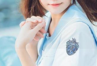 照片里的桜桃喵，就像轻纱下那股弥漫的灵气，得，真让人不舍得离开屏幕了。