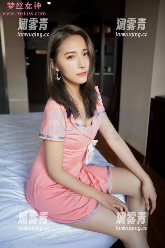 梦丝女神 - 璇璇的定制写真，我的目光在她眼镜间游走——改天带上试试？