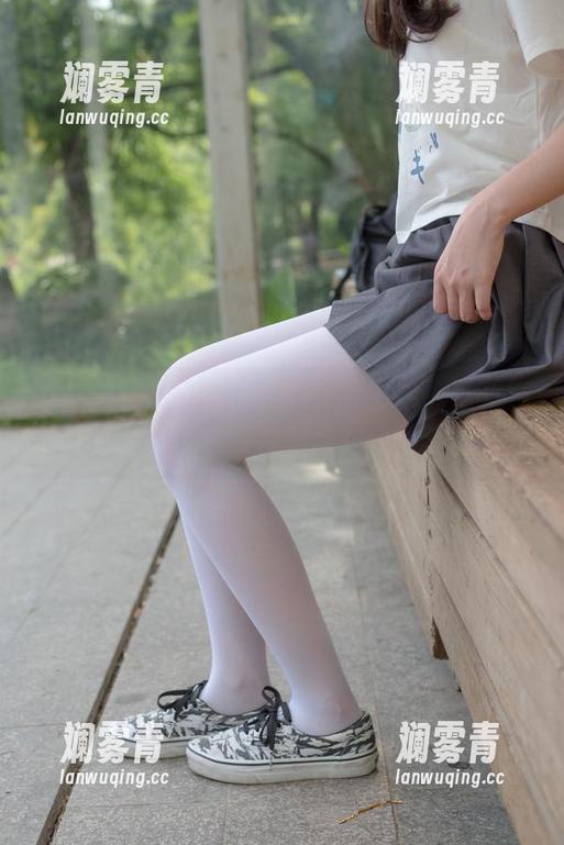 森萝财团 - 在小满的高清套图里，秘书美得像个仙女，我在职场的只剩梦了。