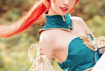 沧霁桔梗的狐狸cos，角度和表情简直在说：来呀，快逃