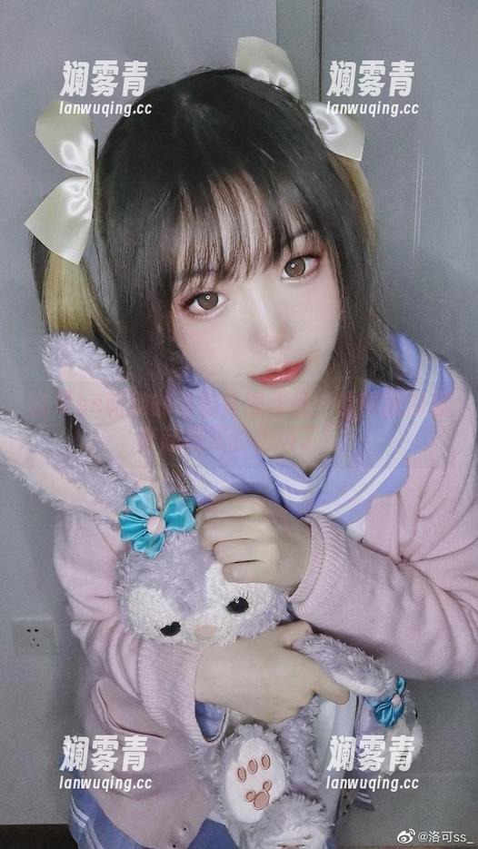 洛可ss和她的圣诞套图作品：看得我都想奔赴极寒的北极了！