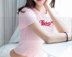 爱蜜社 – 人群中为什么总有那么多抬头看的人？哦，原来是张思允的美脚！