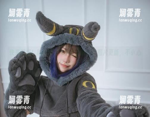 狐洛洛子 快来围观!狐洛洛子身穿护士服的新图片更新,不小心又被逗乐了!