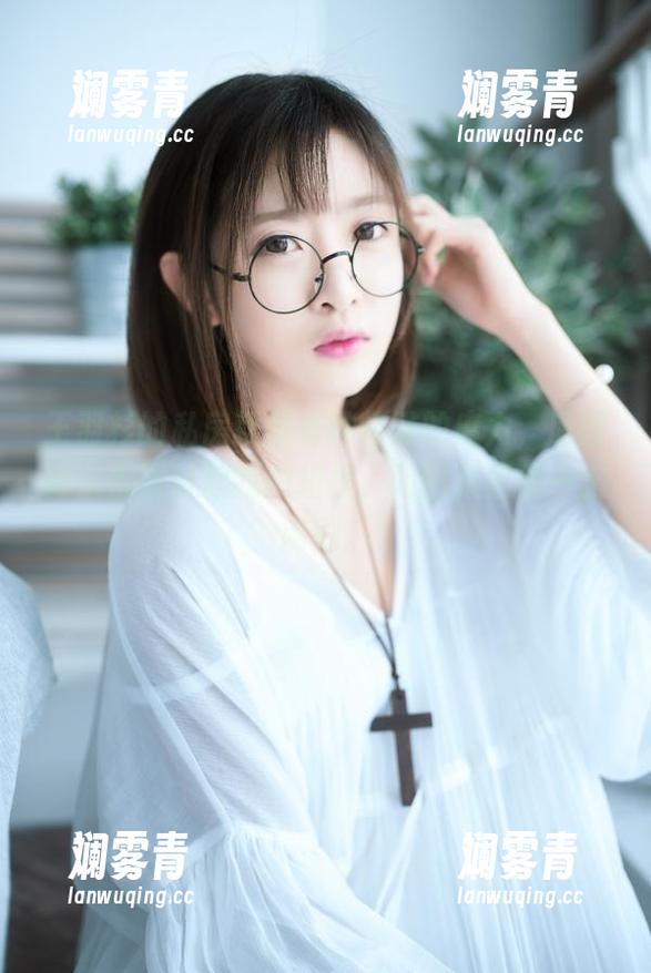 王羽杉的私房就是有种特殊的魔力，原图每次都能引起我的扭捏，而图集则像一出闹剧。