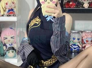 白栎Shirly的写真，碧蓝航线的原图，居然让我想喝一杯拉菲？