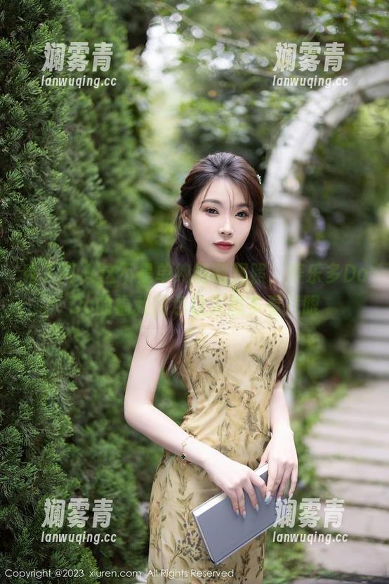 秀人网 - 这不是单纯的制服照，养乐多DoDo的福利图包让人想多看几眼
