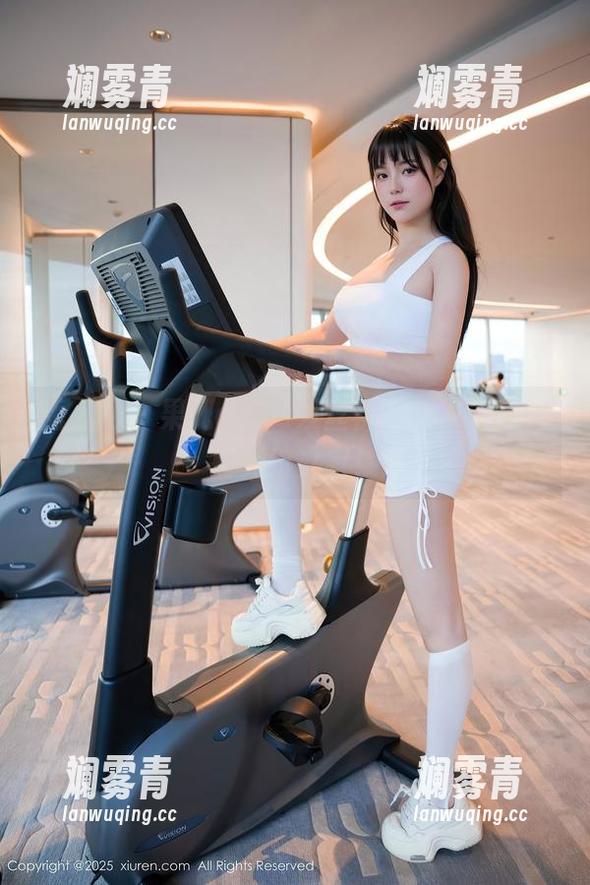 秀人网 - 果儿celia发丝袜，快来下载这些无价之宝！