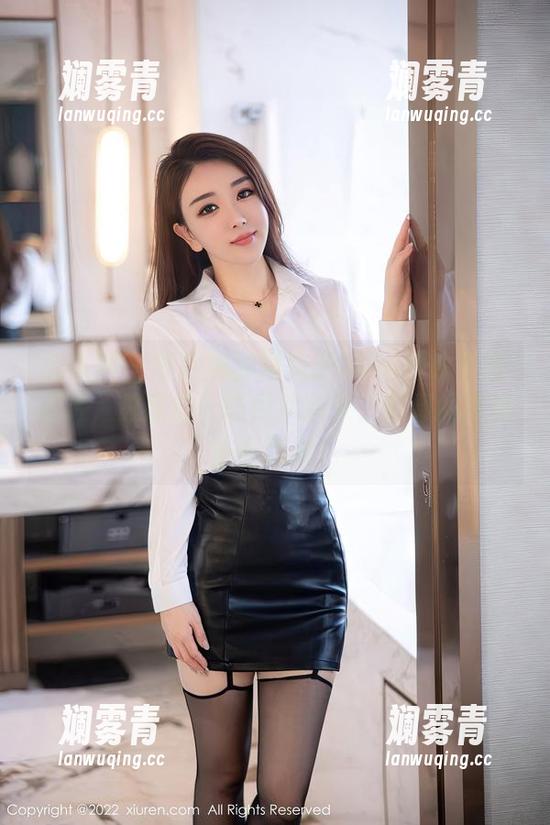 秀人网 - 每次刷到糯美子Mini的水手服图片，总感觉一阵微风袭来，青春的味道扑面而来！