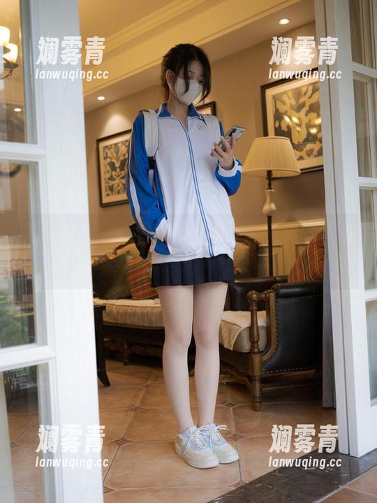 紧急企划 - 校服中的小恩，最新美图更新，谁能抵挡这种气质呢？