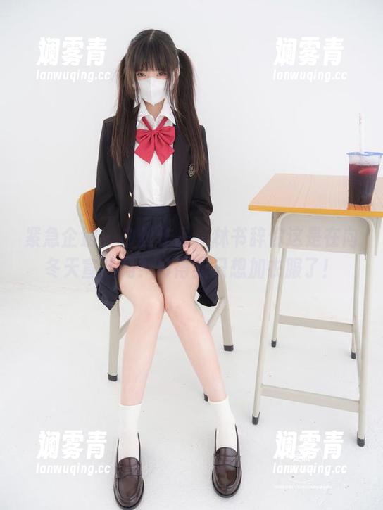 紧急企划 - 白丝作品，林书辞你这是在向冬天宣战吗？冷得我只想加衣服了！