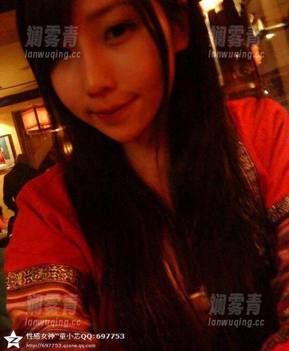 微密圈 - 这高辨识度的红裙，紫色哒豚豚真是会挑，中意了！