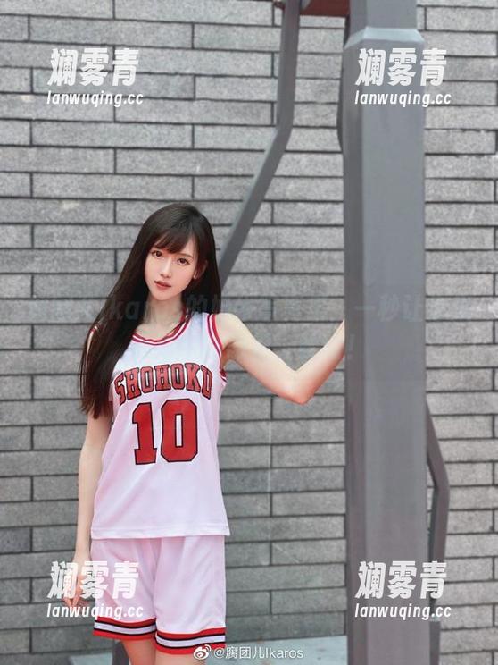 腐团儿Ikaros的奶牛写真集：一秒让你失去对牛的恐惧，哈哈！