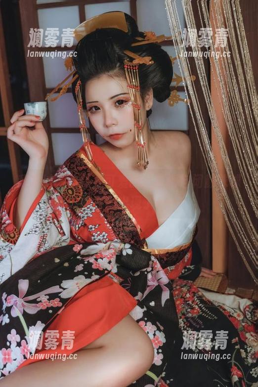 我本以为女仆是可爱的，直到自闭颜球球的原图出现了……