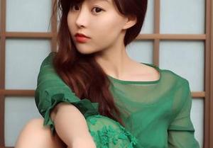 菠萝社 – 白裙和夏美酱的私拍，一种有趣的宁静之美呀。