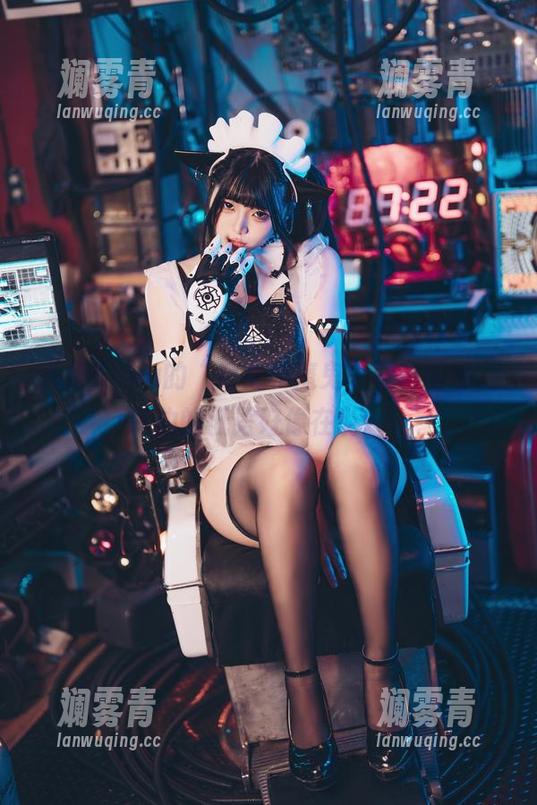 落落Raku的“修女和魔鬼”福利图包，耳边的低语好像在说……