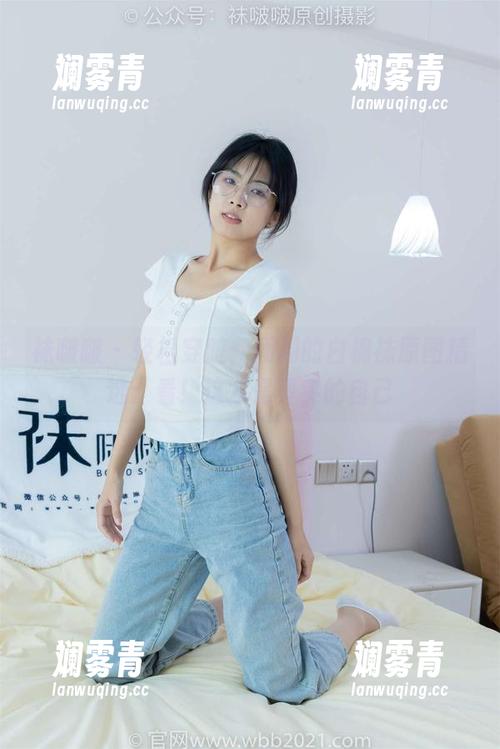 袜啵啵 - 轻松穿脏，周周的白棉袜原图精选：看！这才是真实的自己