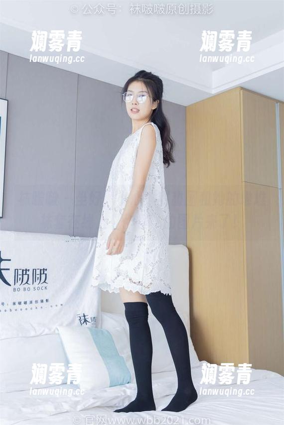 袜啵啵 - 坐好，小心！甜甜圈和她的堆堆袜套在线上“作怪”的图片来了！