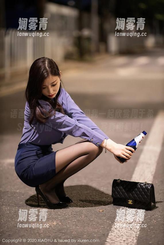 语画界 - 拿起手机，和我一起欣赏周于希Sandy的‘丝足美臀’写真图集吧！