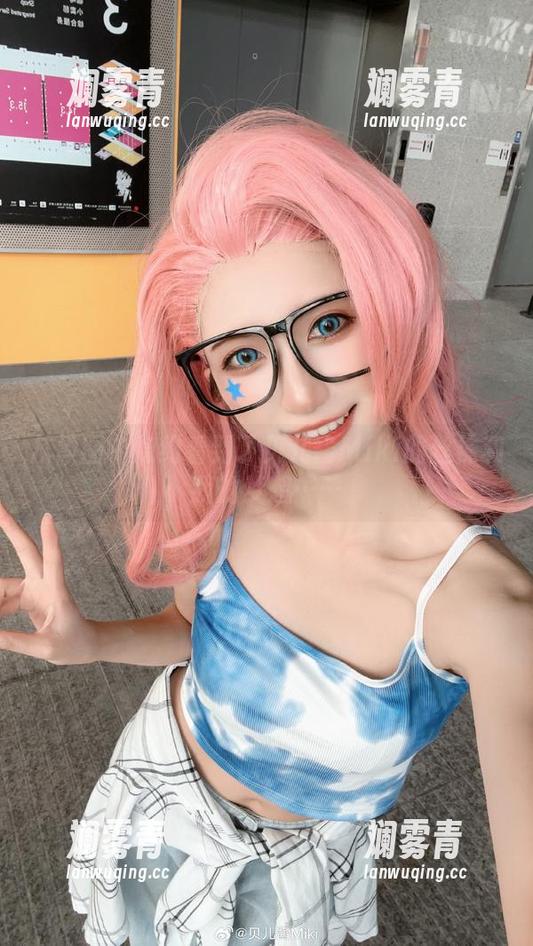 从原图中隐约看到了贝儿酱Miki的丝袜和我的梦想……