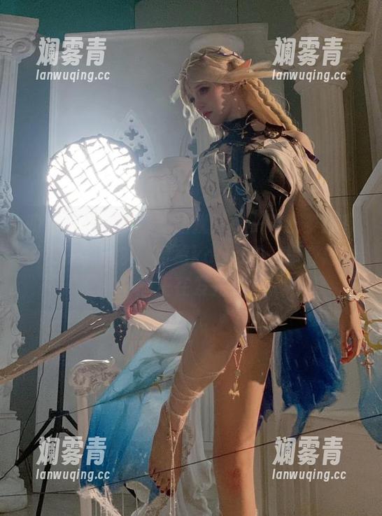 明明只是和服，却让我对每一缕线条都有了更深的追求，阿薰kaOri的一串奇思妙想正在发光。