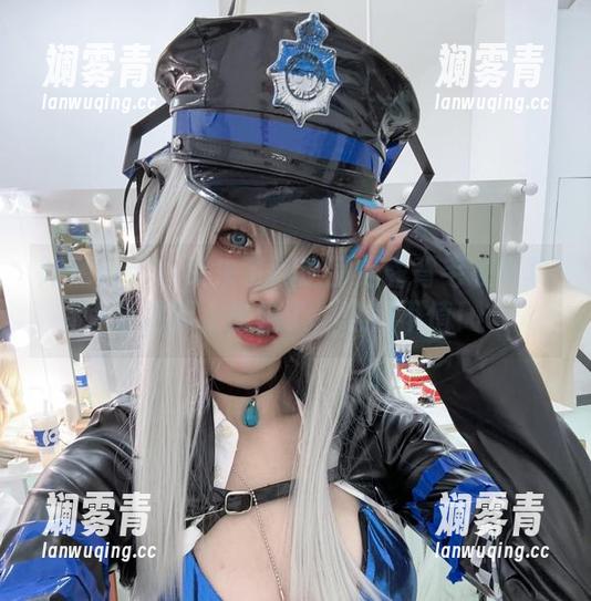 阿薰kaOri 阿薰kaOri又来了!这回是露背毛衣写真集更新,坐稳了,这值不值!