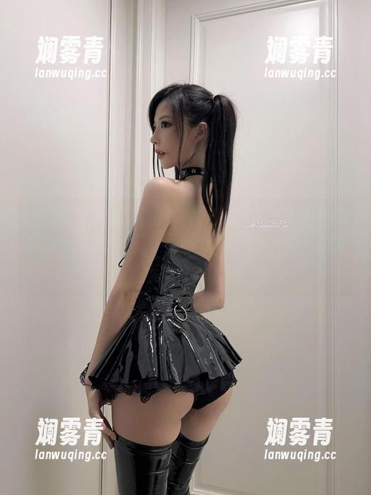 微密圈 - 没想到陈妮妮UNI的JK裙图包能够打开就像是打开了无尽的可能性，这感觉太nice了！