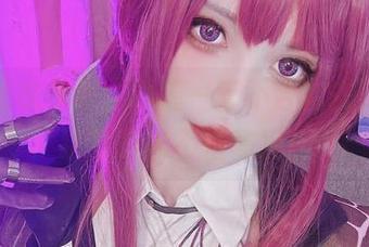 最新皮衣分享，雪猫一言不合就去滑雪，结果时尚不怕寒冷！
