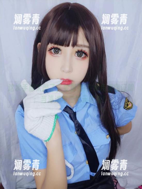 这水手服太酷了，雯粥粥i在线用美图证明：当海洋与二次元碰撞！