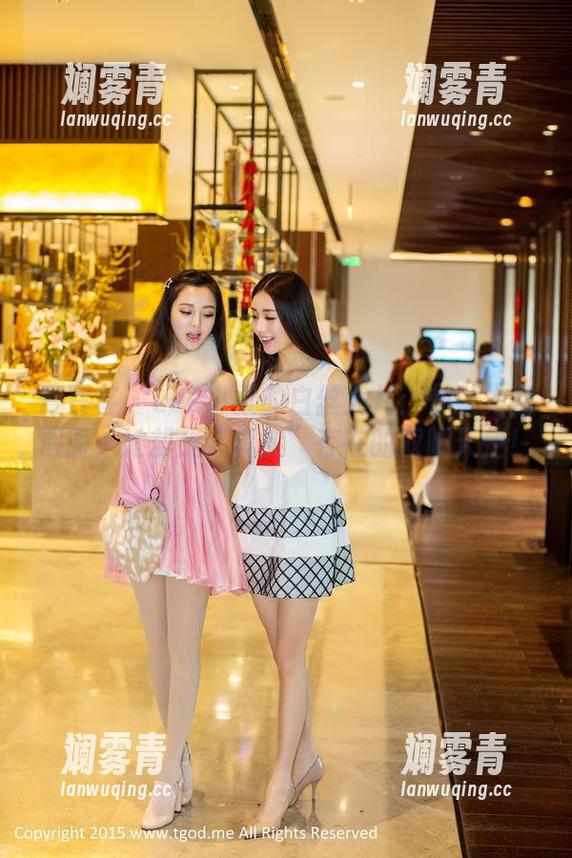 青豆客 - Lee小棠的白丝大片：你以为是假面，她却是“真实”存在的双腿天使！