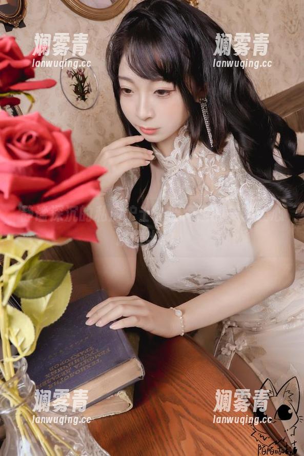 静谧深沉的私房护士，韶陌陌的美图让心跳慢半拍。