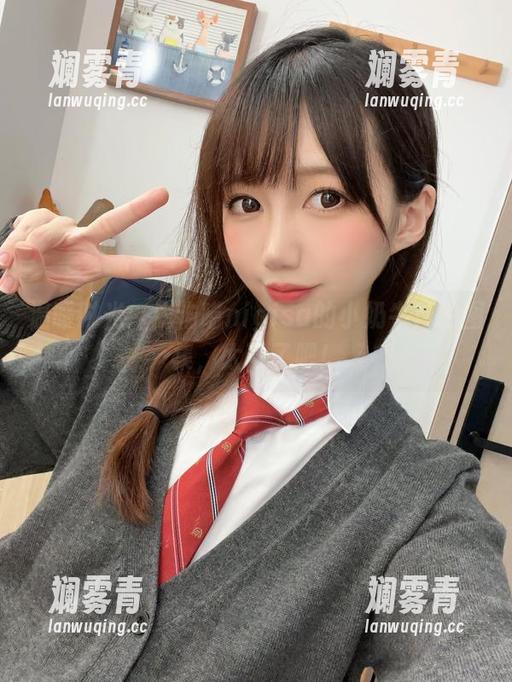 温暖时光：魔物喵nigisa的小奶牛自拍图集，太可了吧！