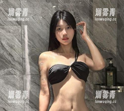 微密圈 - 谁能拒绝鱼神鱼的私房合集？尤其是红色连体衣那一抹大胆色彩。