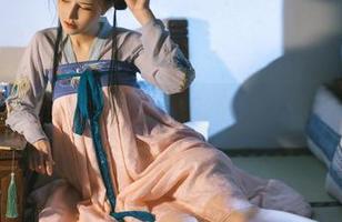 鹿八岁baby高清写真：猫耳女仆不只是卖萌，还是吃货！